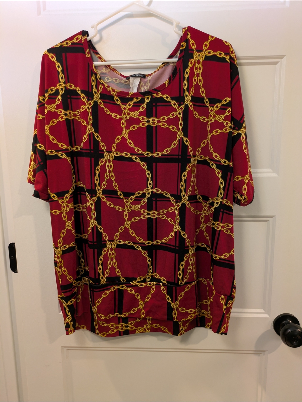 🔴 3/$15 Plus-Size Red Chain Print Short Sleeve Top